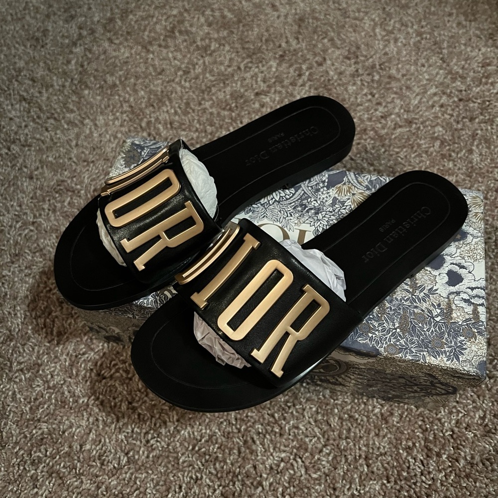 Dior slides